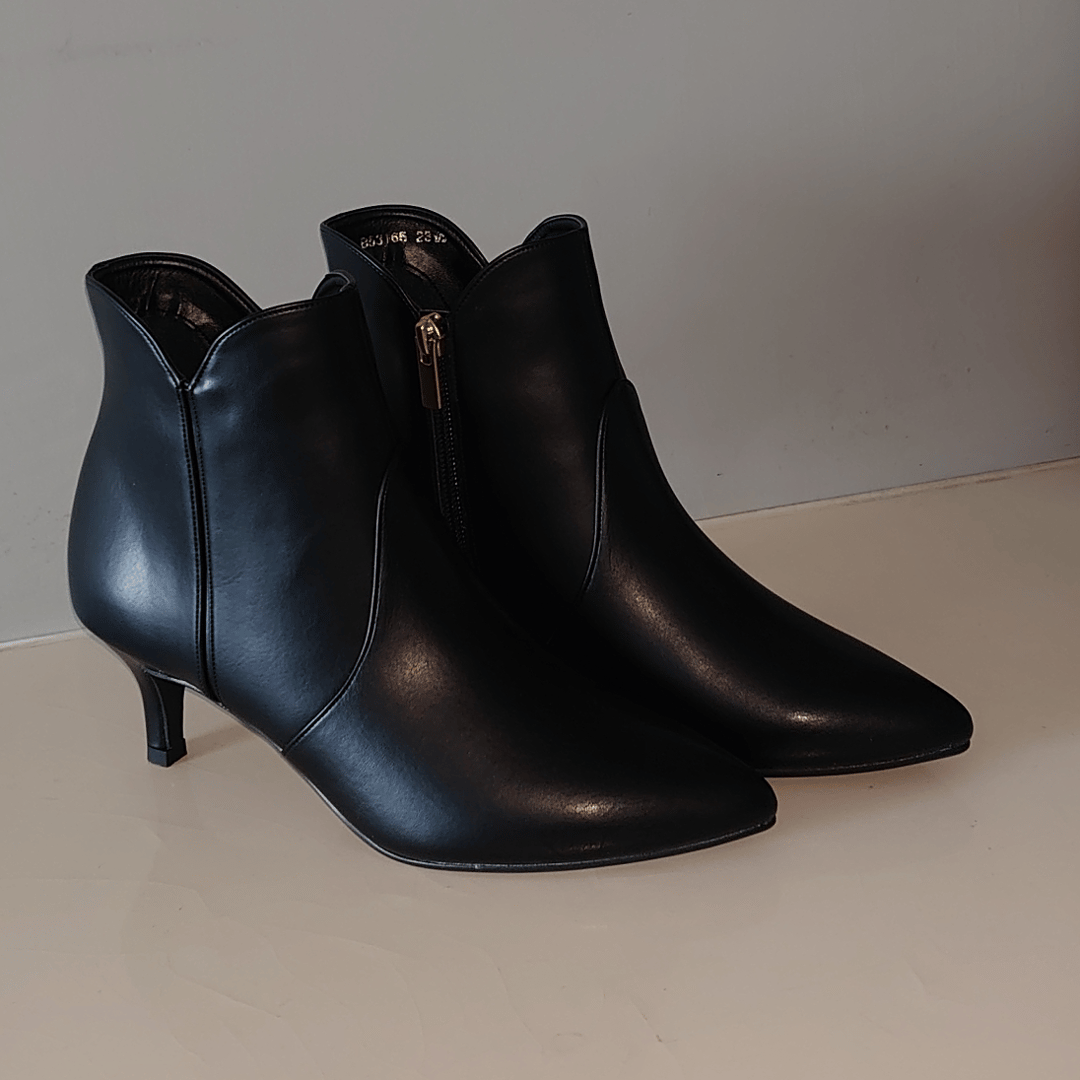 Yaakovah pointy hot sale toe booties