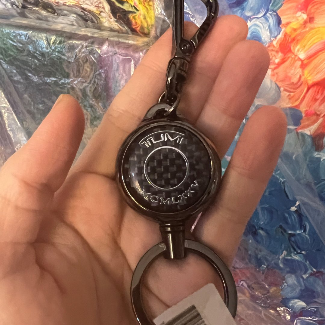 tumi keychain Buyandship Philippines