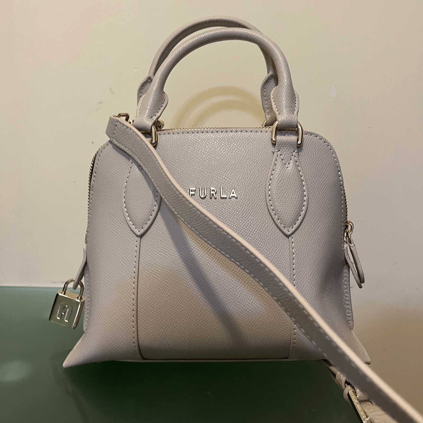 Vittoria Top Handle Dome FURLA 手袋 | Buyandship Hong Kong