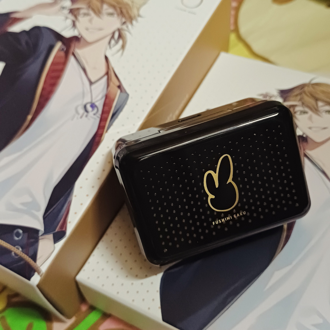 伏見ガクコラボイヤホン、ワイヤレス充電器 onkyodirect on X: 