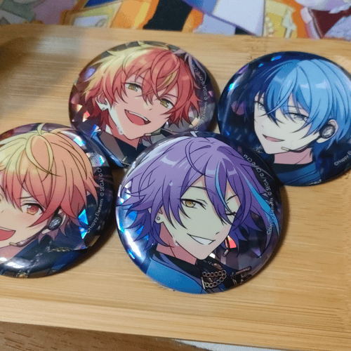 ホログラム缶バッジセット 月永レオ あんスタ 月永レオ プロセカコラボ ホログラム缶バッジ - メルカリ