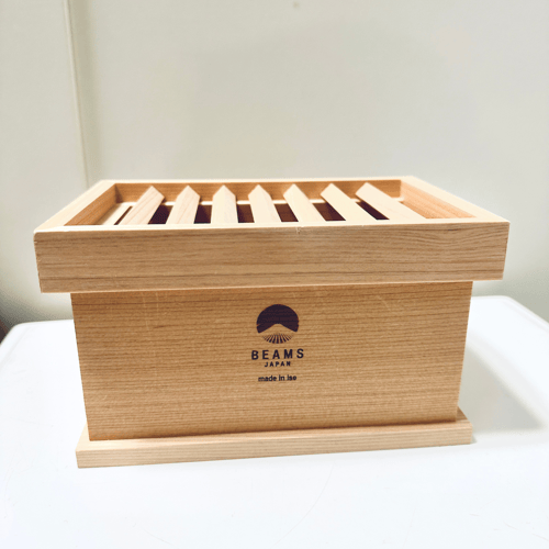 BEAMS 別注　お賽銭箱　俵田屋　ひのき　木製 新しいロゴ引っ提げて、帰ってきたよあのアイテム｜ビームス