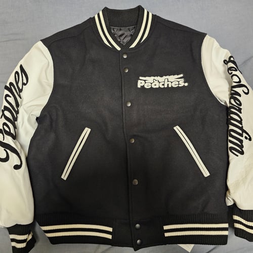 アイドル LE SSERAFIM Peaches. VARSITY JACKET XL LE SSERAFIM | [LE SSERAFIM x Peaches.] VARSITY JACKET