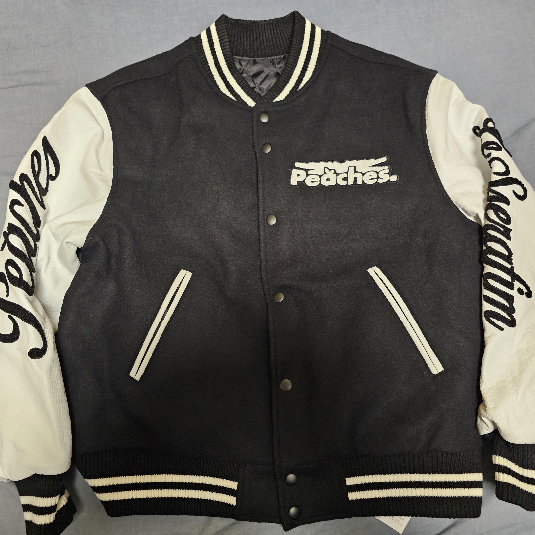 LE SSERAFIM x Peaches.] VARSITY JACKET | Buy&Ship（香港）