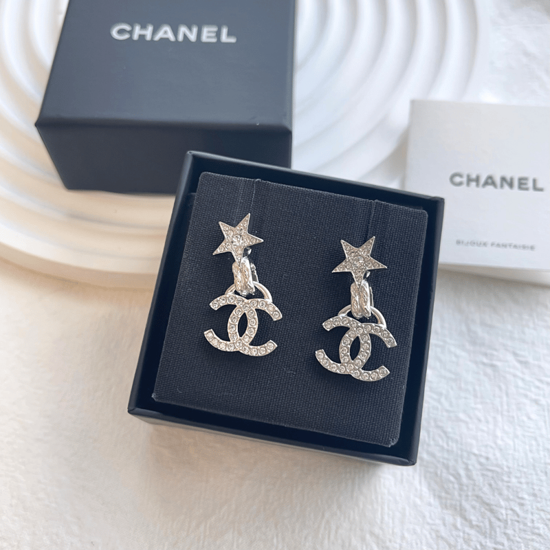 CHANEL 銀色星星水鑽 CC Logo 吊墜耳環