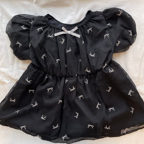 日本 ZOZOTOWN 小童透明緞帶刺繡長上衣 (120) - 可愛少女風｜聚酯纖維、棉｜泡泡袖設計