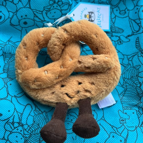 Jellycat Pretzel Bag Charm | Buy&Ship（台灣）