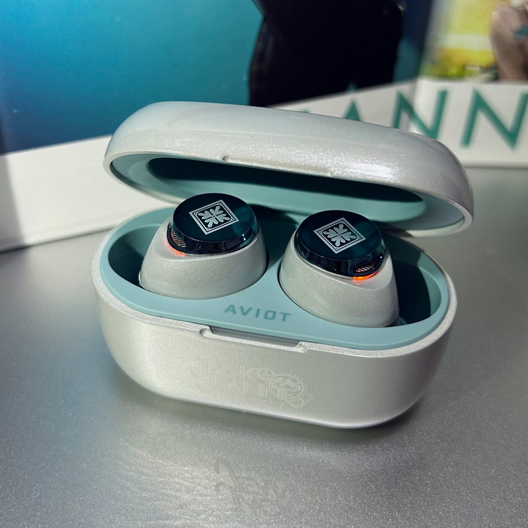 【新品】ジャックジャンヌ イヤホン AVIOT AVIOT」×「ジャックジャンヌ」のオリジナルデザイン、ワイヤレス