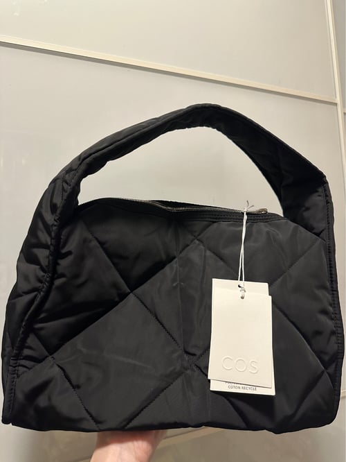 ★送料・関税込★COS★DIAMOND QUILTED SHOULDER BAG★ New COS Diamond Quilted Oversized Shoulder Crossbody Bag