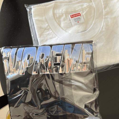 Supreme t shop shirt hong kong